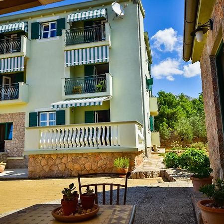 In Olive Garden Apartment Starigrad Paklenica Ngoại thất bức ảnh