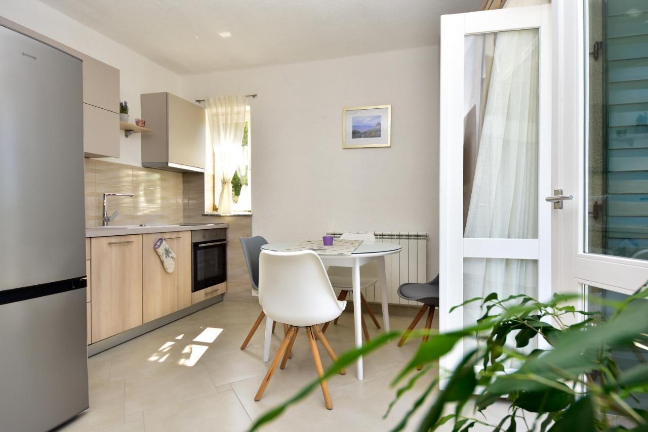 In Olive Garden Apartment Starigrad Paklenica Ngoại thất bức ảnh