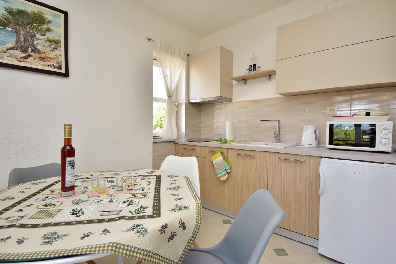 In Olive Garden Apartment Starigrad Paklenica Ngoại thất bức ảnh