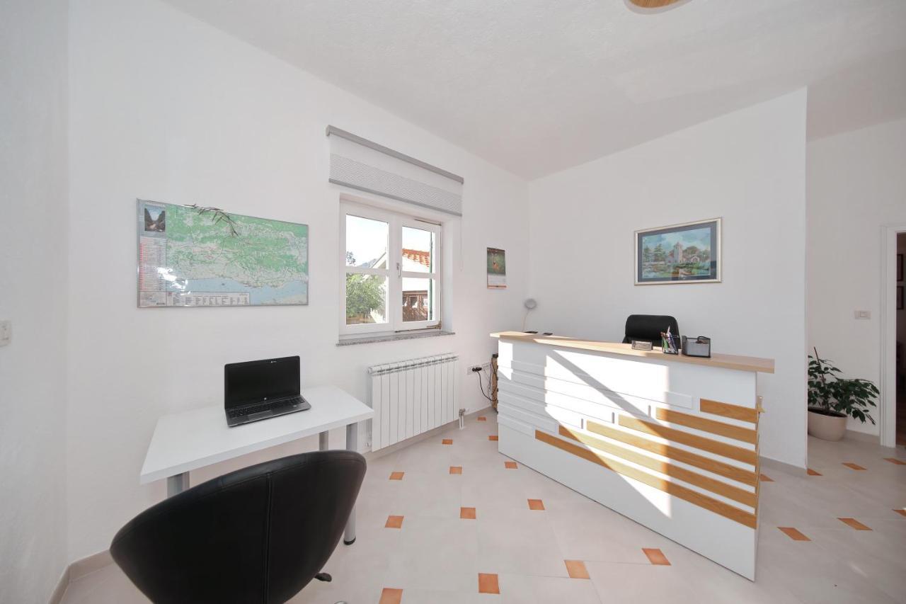 In Olive Garden Apartment Starigrad Paklenica Ngoại thất bức ảnh