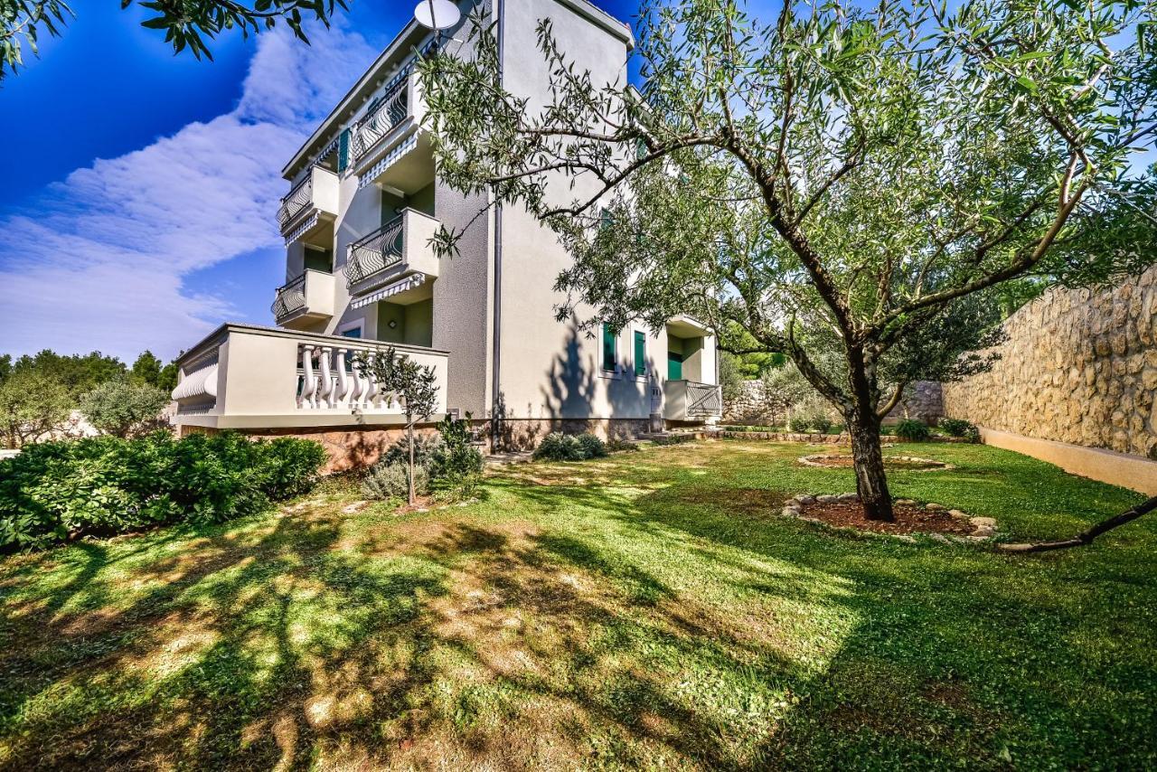 In Olive Garden Apartment Starigrad Paklenica Ngoại thất bức ảnh