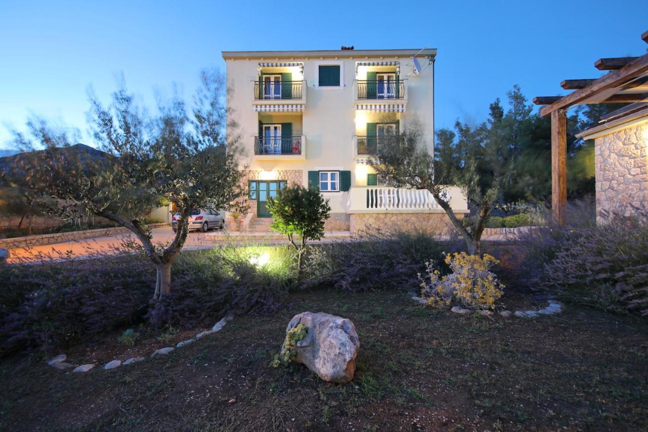 In Olive Garden Apartment Starigrad Paklenica Ngoại thất bức ảnh
