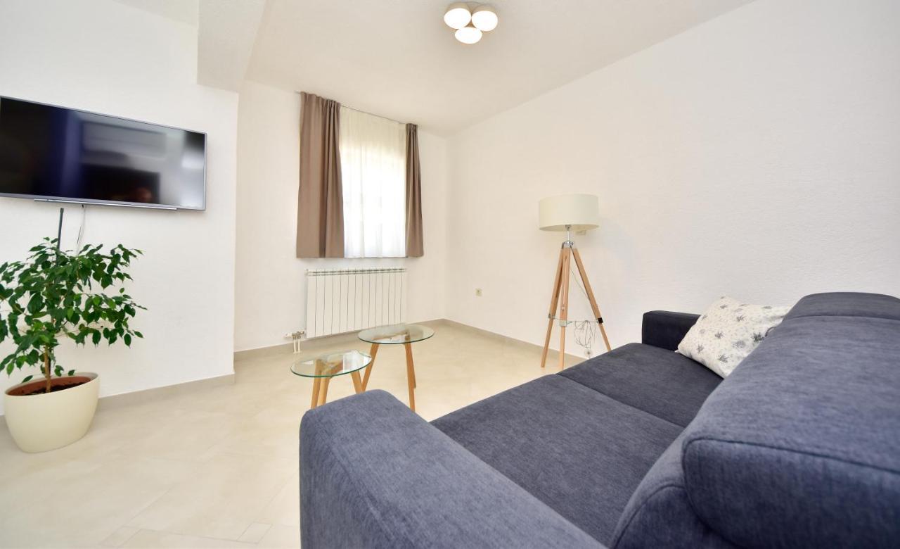 In Olive Garden Apartment Starigrad Paklenica Ngoại thất bức ảnh